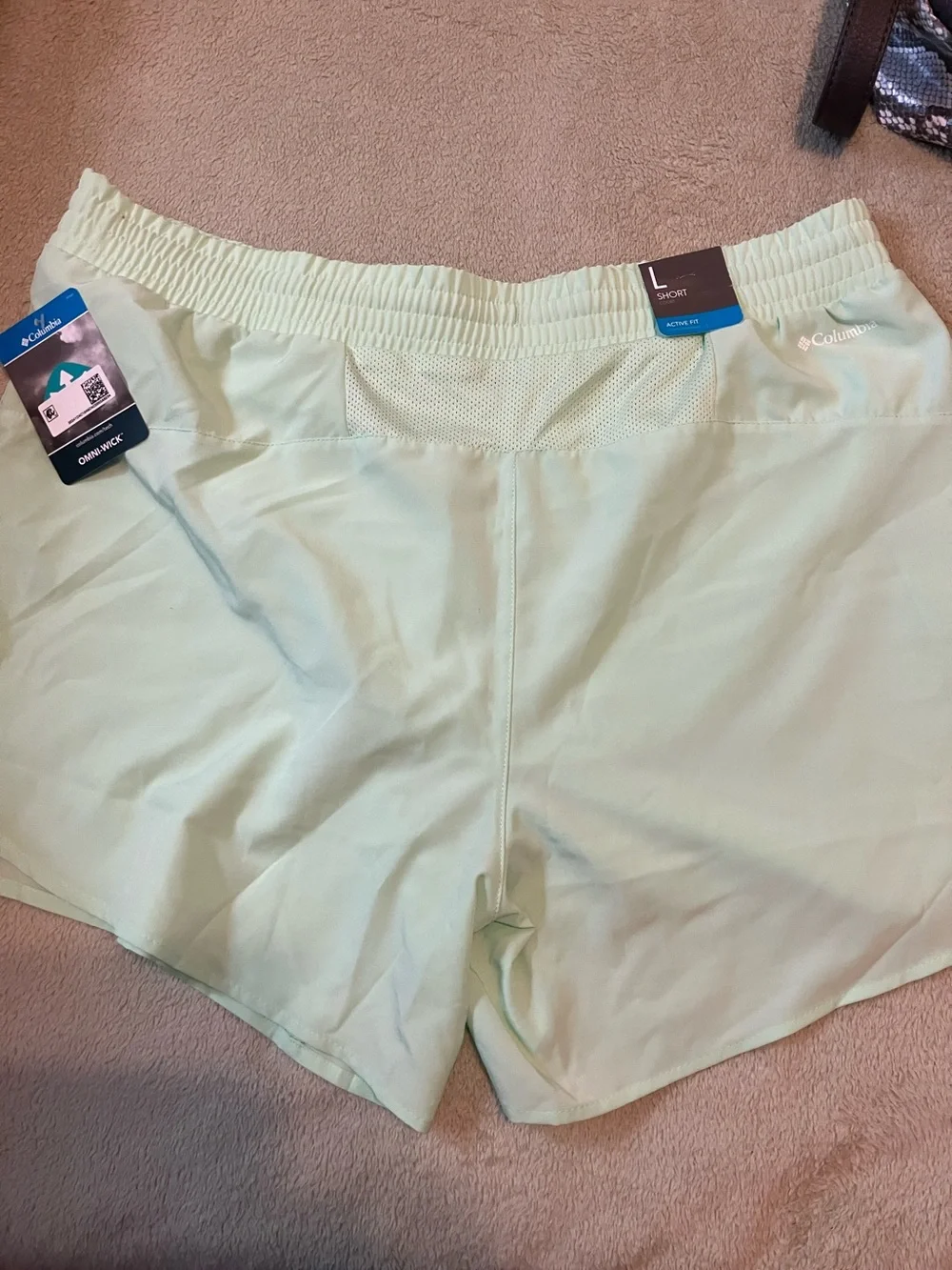 Columbia Mint Green Women’s Athletic Shorts - Picture 3 of 5